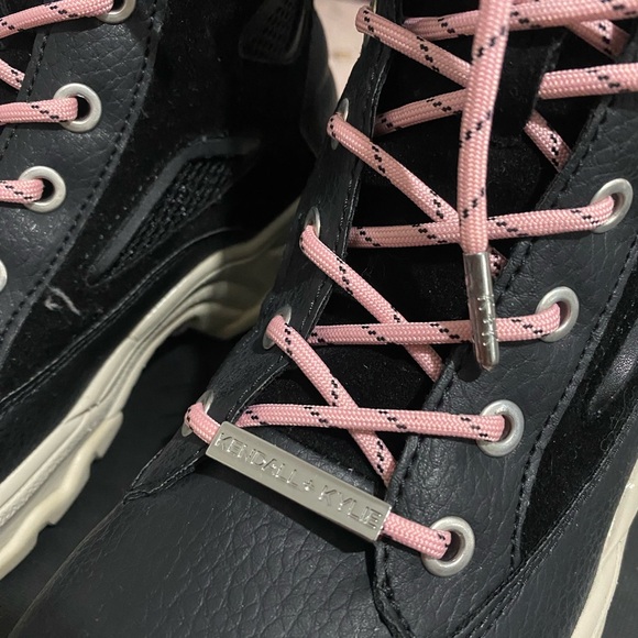 Hiking boots - Picture 2 of 5